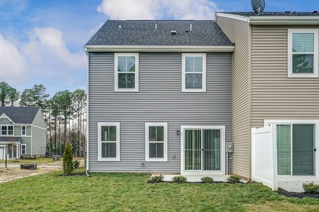 Building Photo - Wonderful townhome