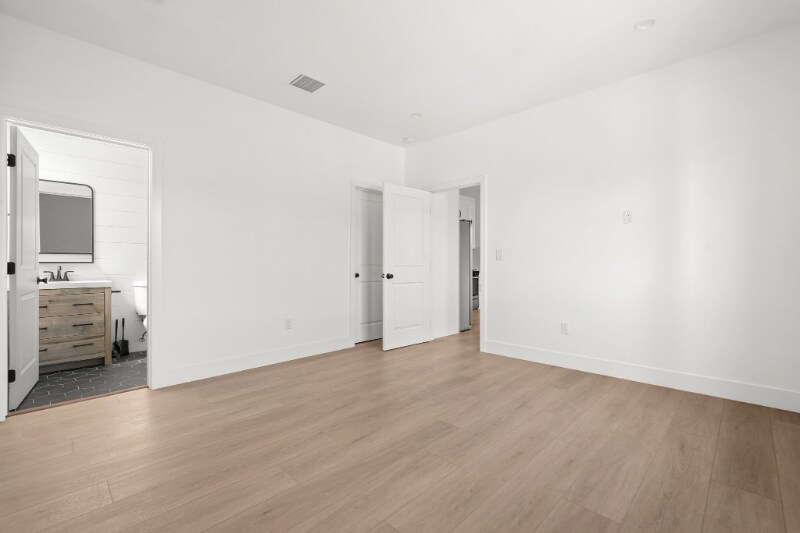 Building Photo - 14531 Dickens St