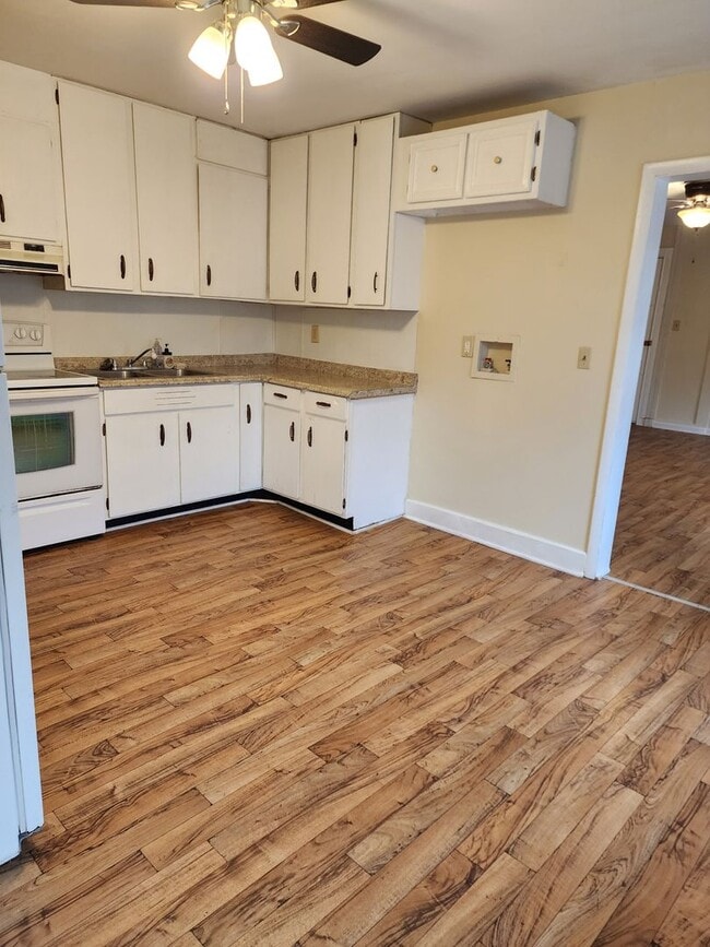 Building Photo - 1 E Elger St