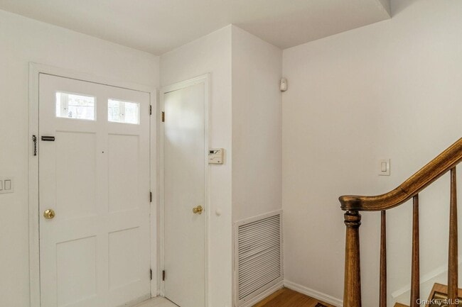 Building Photo - 22 Central St