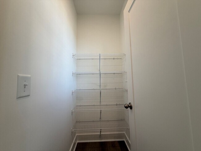 Building Photo - 3BR/3.5BA 3-Story Townhome w/ Quartz + W/D in Decatur