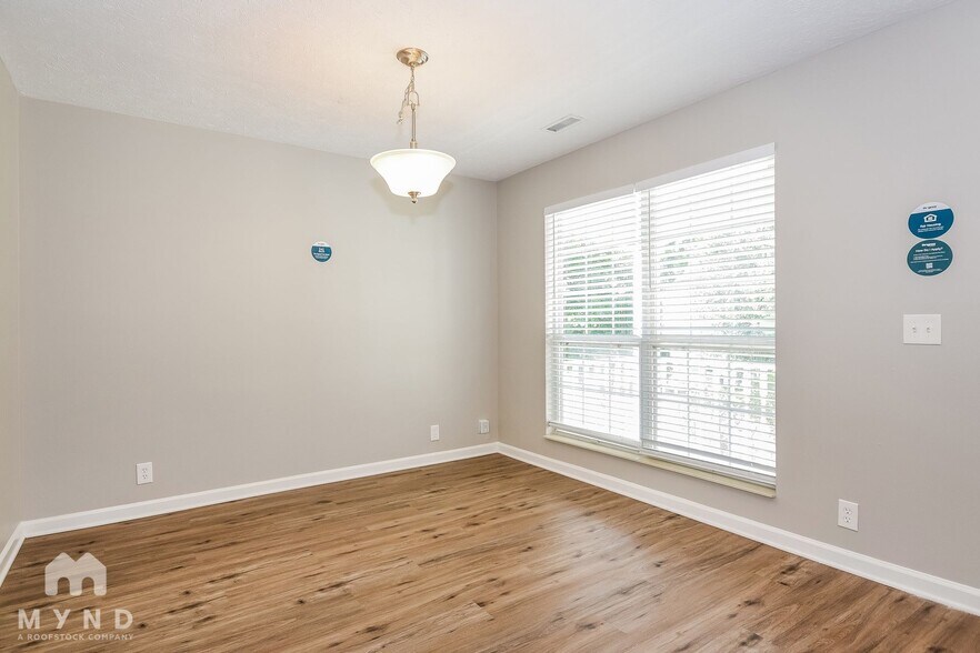 Building Photo - 1815 Apple Valley Cir