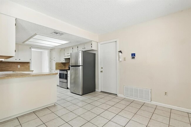 Building Photo - 10303 Slaughter Creek Dr