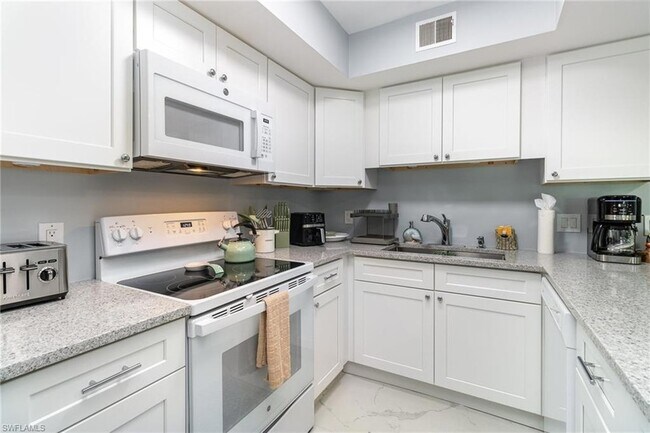 Building Photo - 146 Clyburn Way W