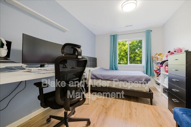 Building Photo - 445 SW 149th Terrace