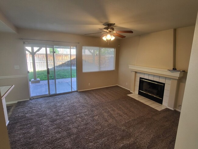 Building Photo - Wonderful  4 BR, 3 Car Garage San Jacinto ...