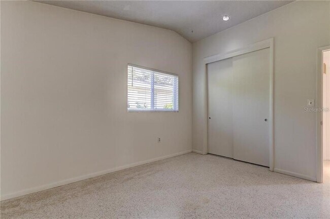 Building Photo - 1126 Woodcrest Ave