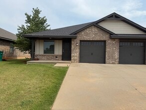 Building Photo - 417 Summit Ridge Dr