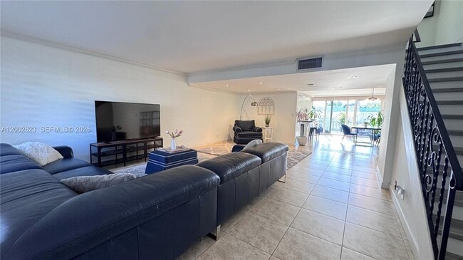 Building Photo - 903 NE 27th Ave