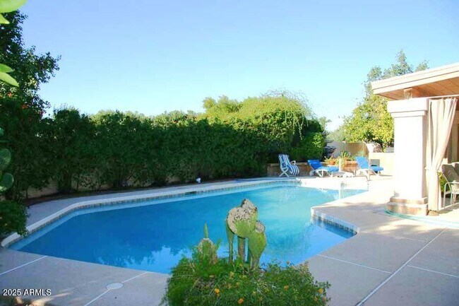 Building Photo - 8397 E Thoroughbred Trail