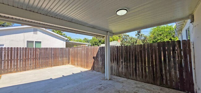 Building Photo - 1021 Buckeye Dr