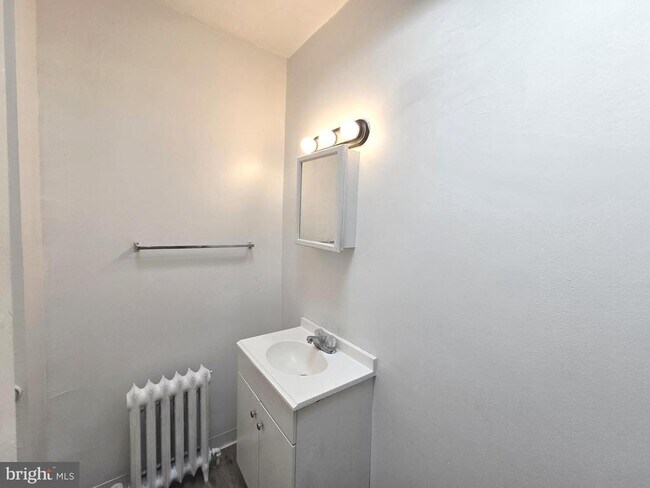 Building Photo - 925 S 59th St
