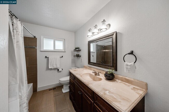 Building Photo - 1208 Roseann Dr