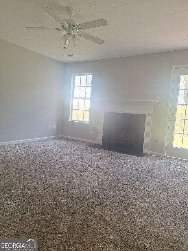 Building Photo - 5646 One Lake Way