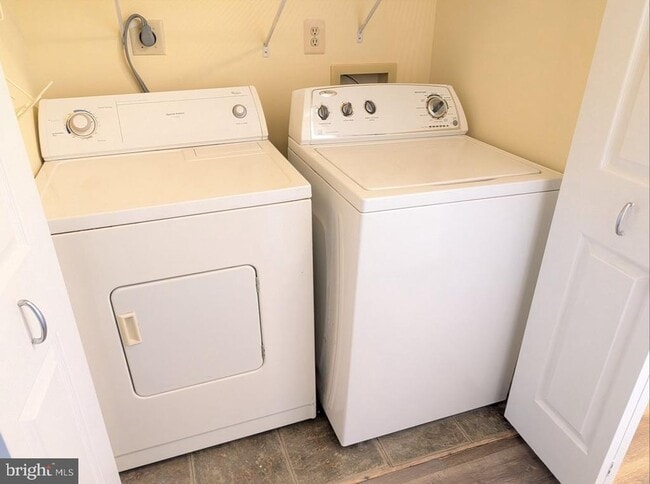 Building Photo - 14449 Gringsby Ct