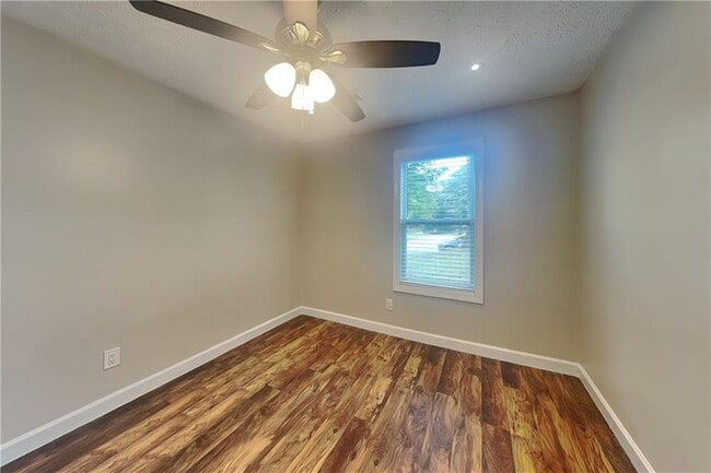 Building Photo - 3424 Hogan Dr NW