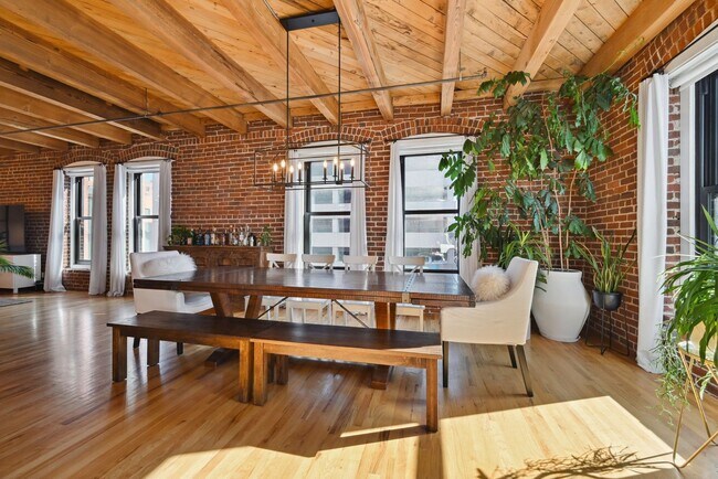 Building Photo - Luxurious Corner 2 BR/ 2 BA Franklin Loft ...