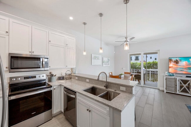 Building Photo - 1395 Curlew Ave