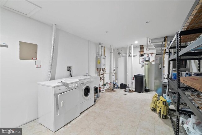 Building Photo - 902 Ramsey St