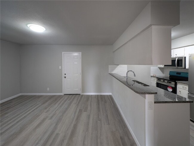 Building Photo - 3153 Baybrook Dr