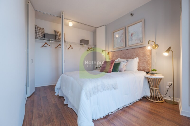 Building Photo - 542 N Kingsbury St