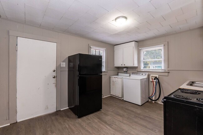 Building Photo - 1325 Clark St