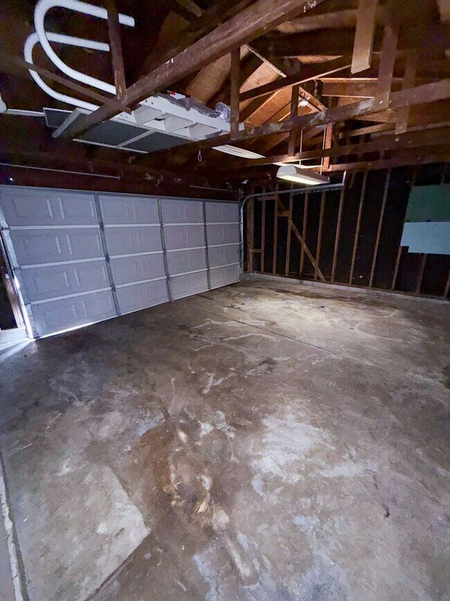 Building Photo - Modern 4-Bedroom Gem in East Columbus with...