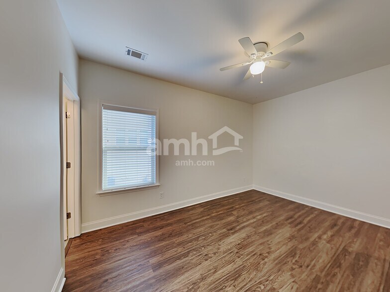 Building Photo - 5935 Hart Way