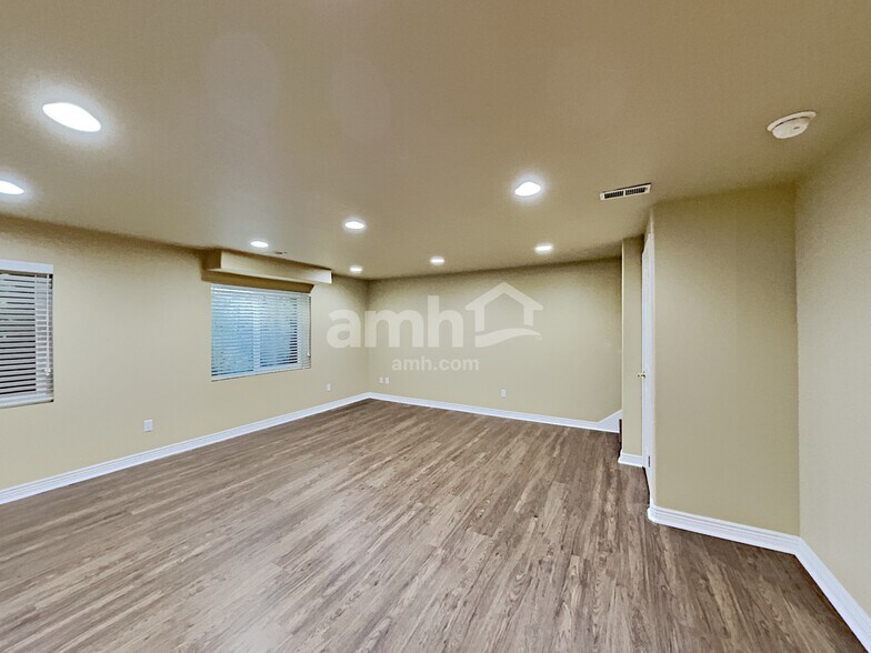 Building Photo - 5665 W Prospero Ln