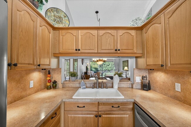 Building Photo - 202 Pinecrest Cir