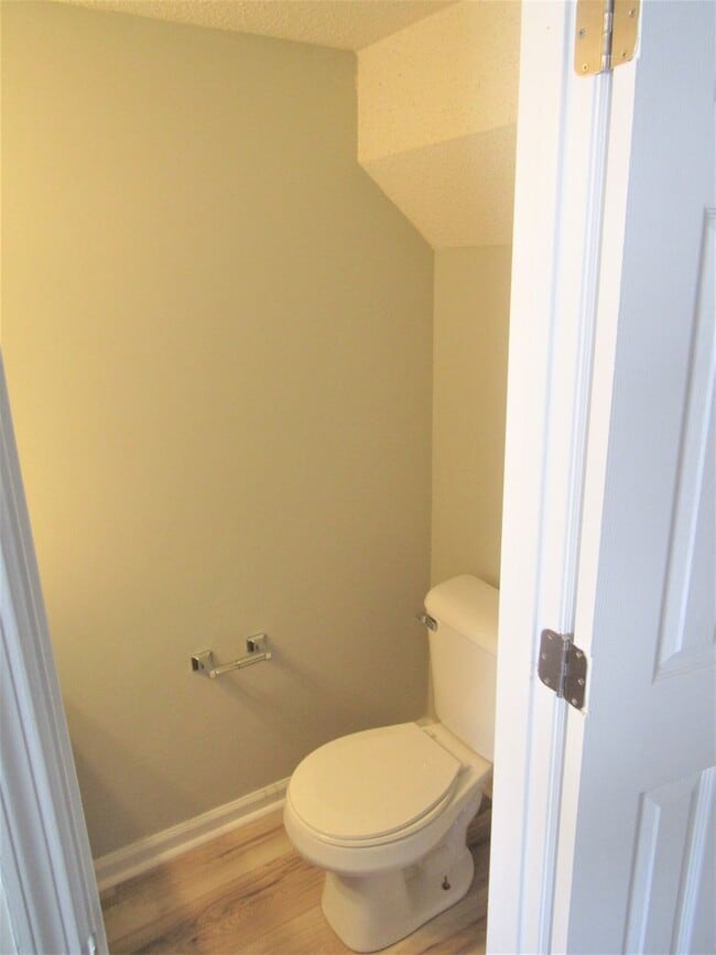 Building Photo - 2 Br 3 BA Townhouse Hunters Creek