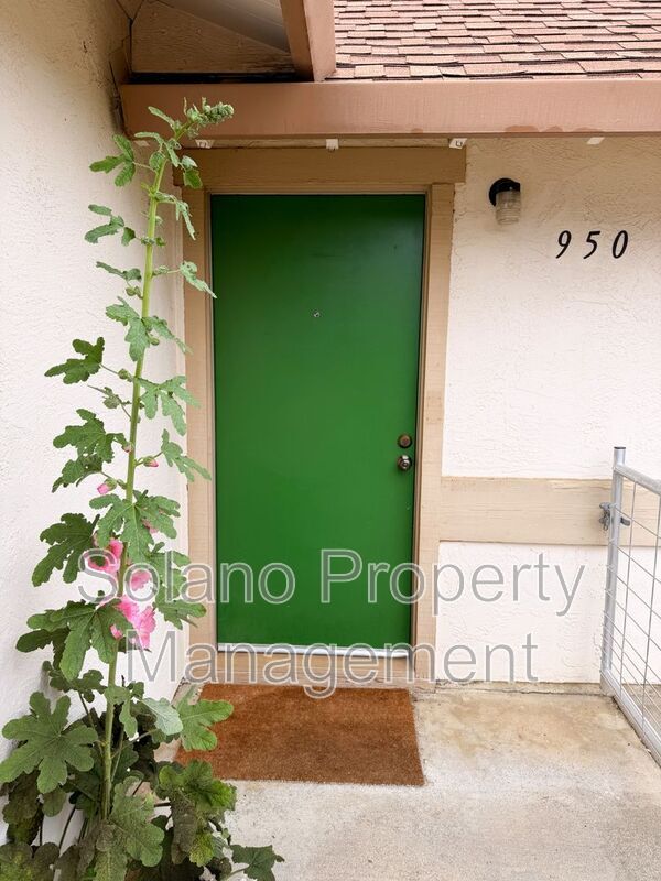 Building Photo - 950 Pembroke Way