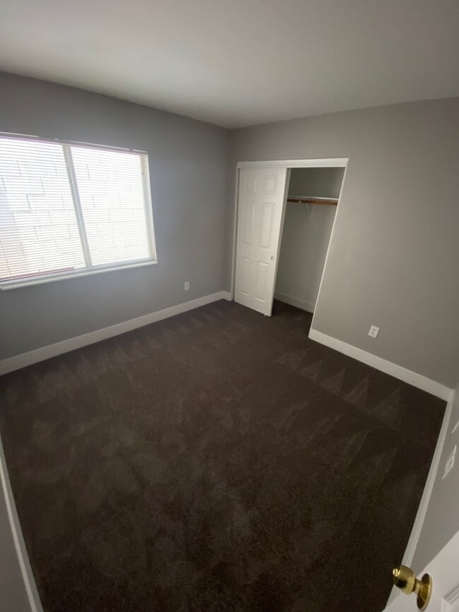 Building Photo - 127 Newburg Ave