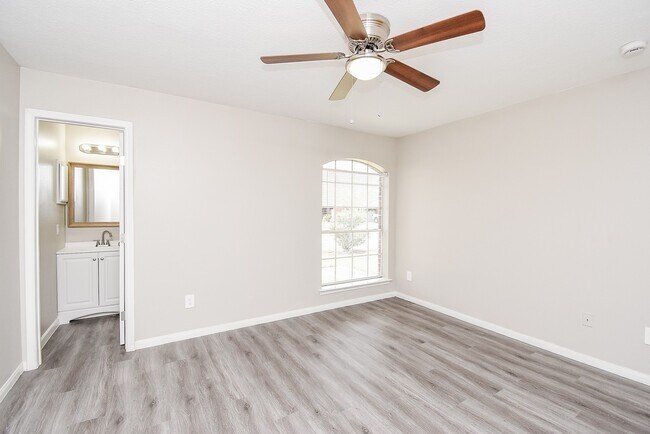 Building Photo - 12727 Rockford Dr