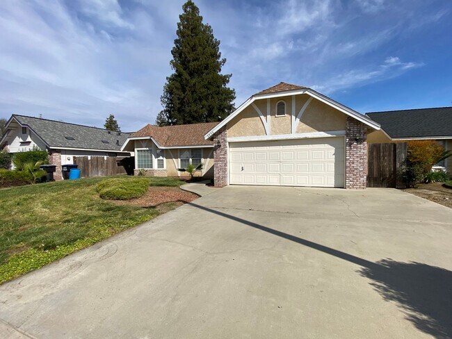 Building Photo - Lovely home for Rent in NW Visalia, located in the Oak West Neighborhood. Coming soon
