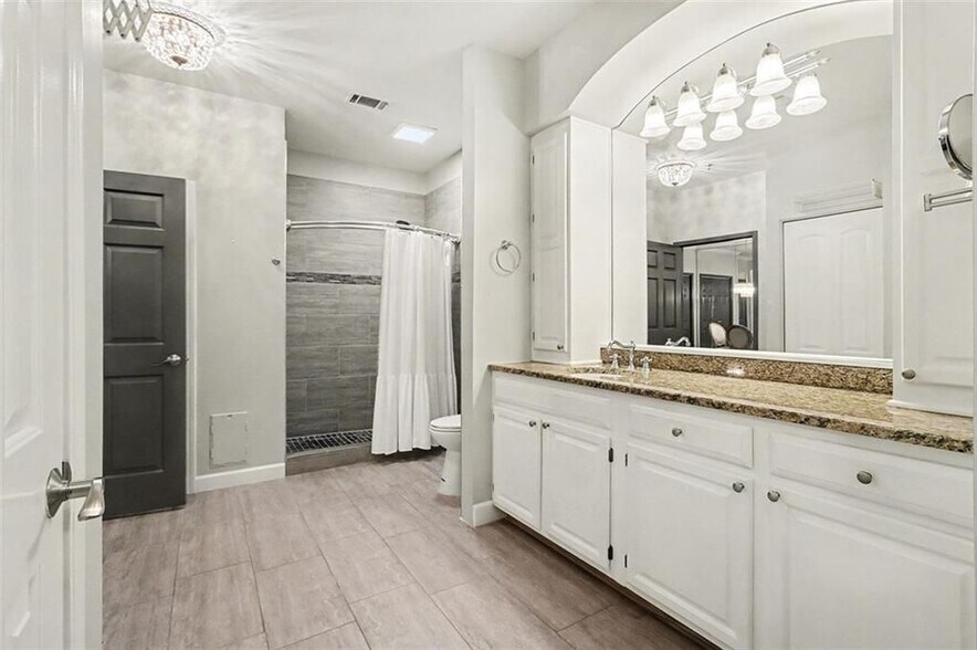 Building Photo - 2865 Lenox Rd NE