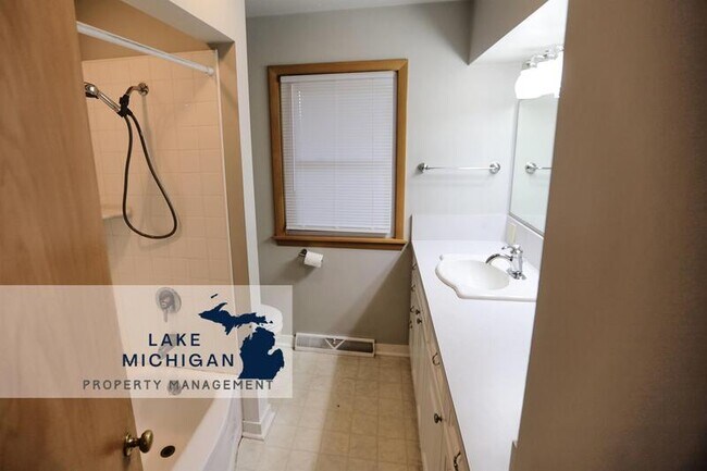 Building Photo - 1687 32nd Ave