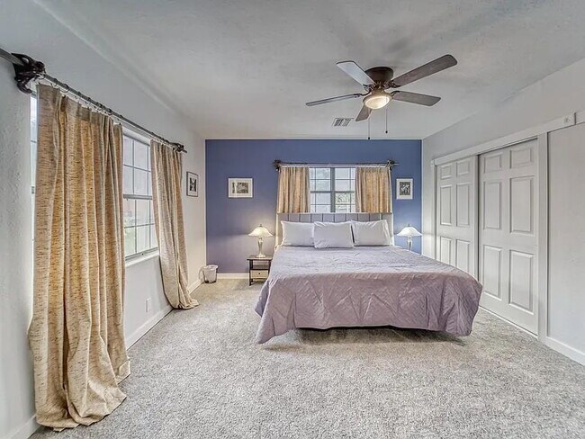 Building Photo - Riverside Heights Pool Home | Across from the Hillsborough River