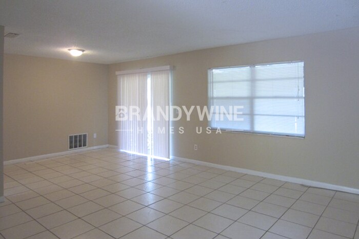 Building Photo - 6433 Sardina Blvd