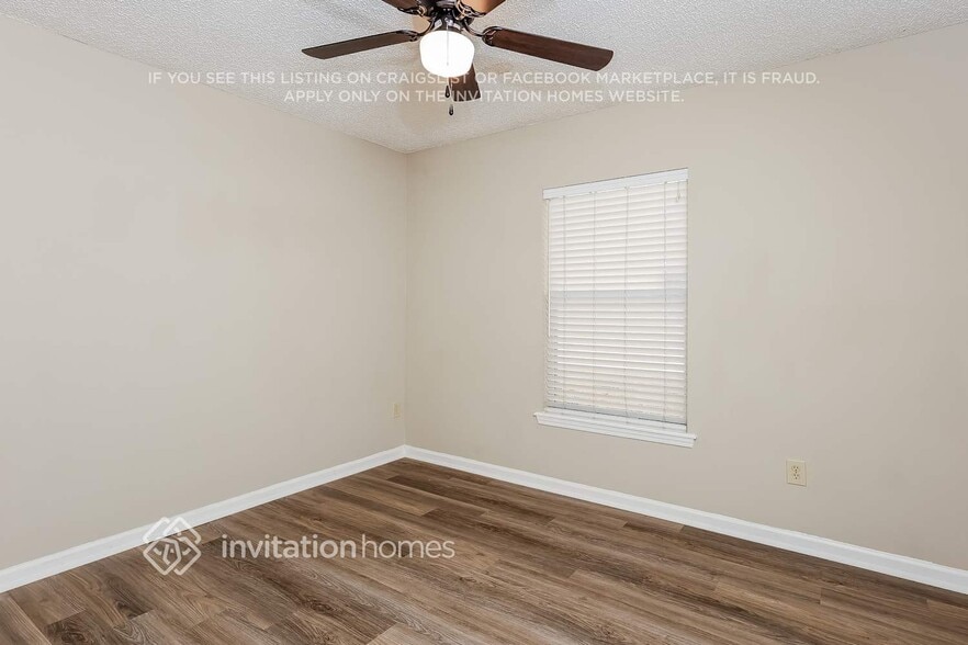 Building Photo - 11836 Lake Fern Dr