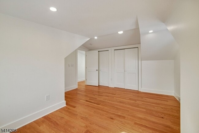 Building Photo - 42 Brookfield Rd