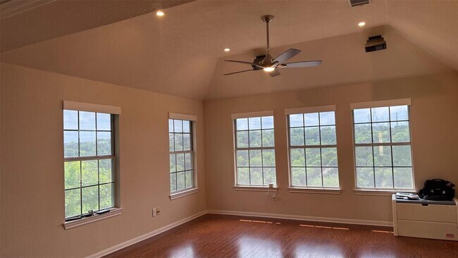 Building Photo - 9604 Crenata Cove