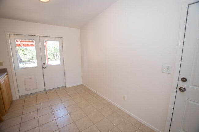 Building Photo - Updated and Charming 3 Bedroom, 2 Bath Hom...