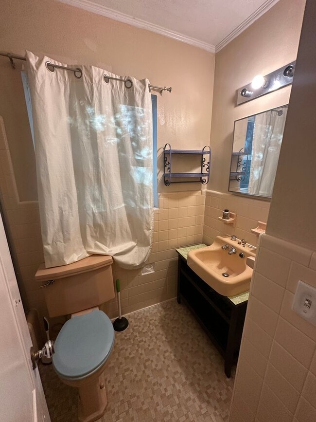 Building Photo - 4 bedroom, 2 bathroom house by TMH! Available now!