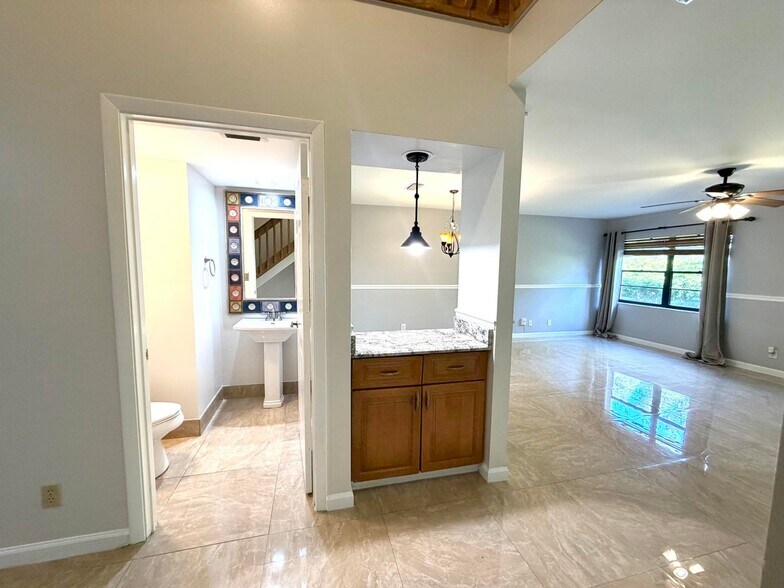 Building Photo - 12244 Sag Harbor Ct