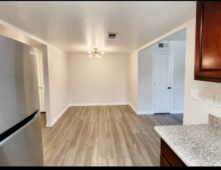 Building Photo - 5260 River Glen Dr
