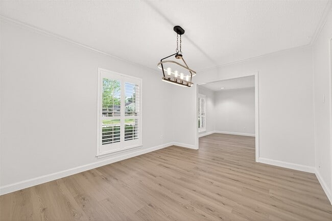 Building Photo - 10602 Longmont Dr