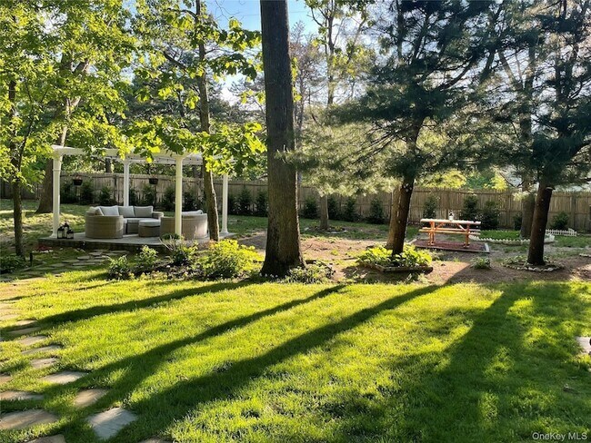 Building Photo - 6 Kara Ct