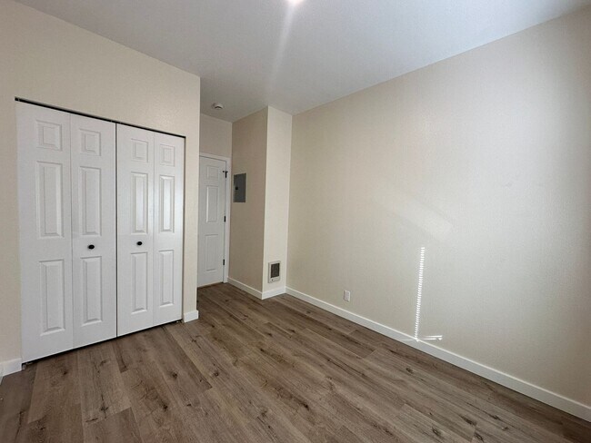 Building Photo - 387 S 58th St
