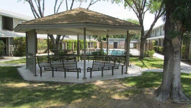 Building Photo - AVAILABLE NOW!!!